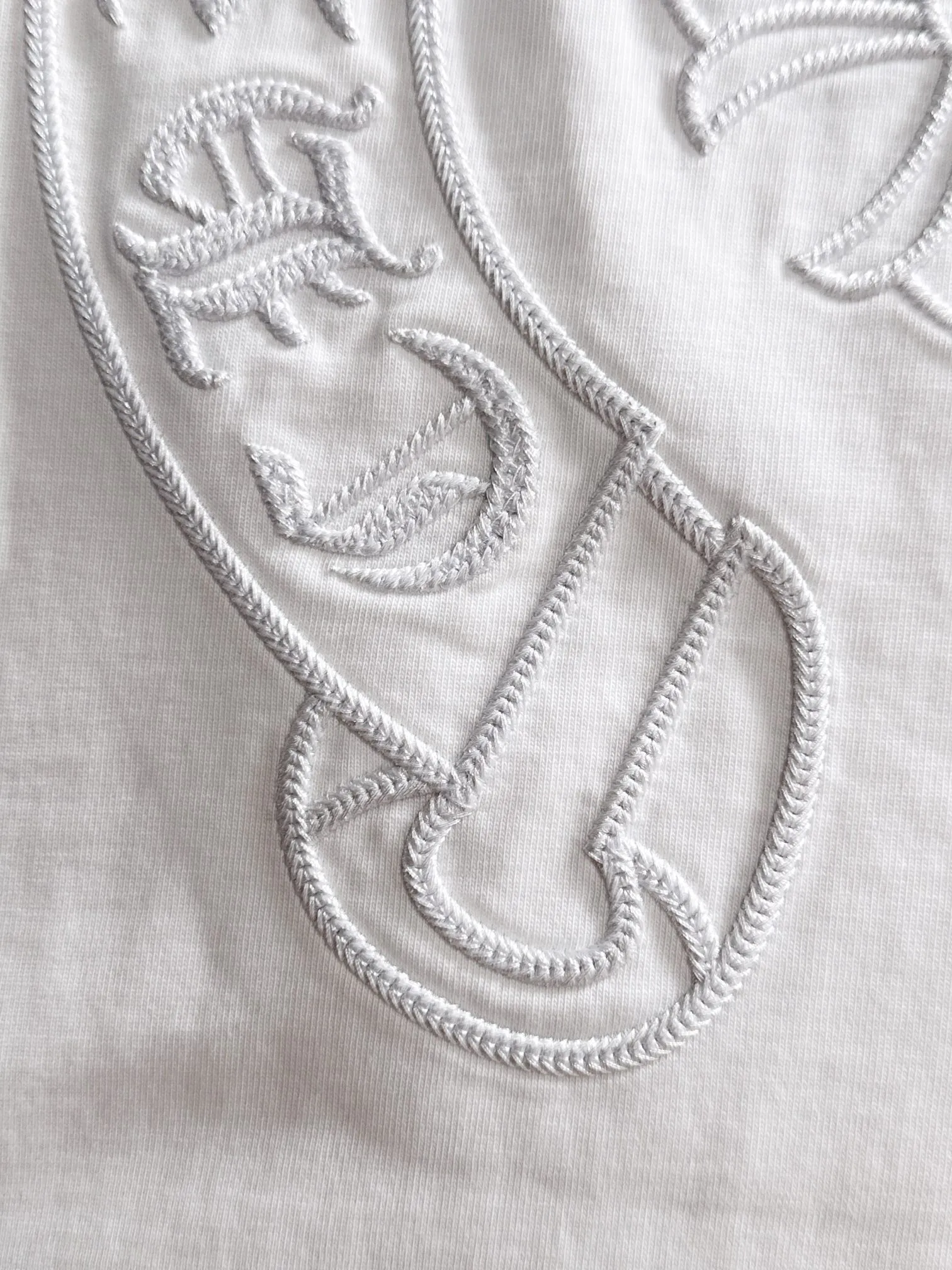 P270 Chrome Hearts* (exclusive quality in the market) hot style 2꯭0꯭2꯭5 new autumn style long T. Original ⌚️ high version Chrome Hearts. The fabric is made of 380g high-density pure cotton custom fabric. It does not deform or shrink. The three-dimensional drape is amazing. Process introduction: The front and back panels are embroidered with Behringer stacked show thousands of needles. Color: White SIZE: S-XXL